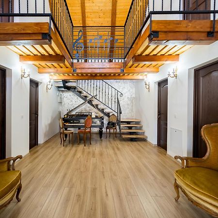 Отель Casa Cu Magnolii Пойениле-Изей Экстерьер фото
