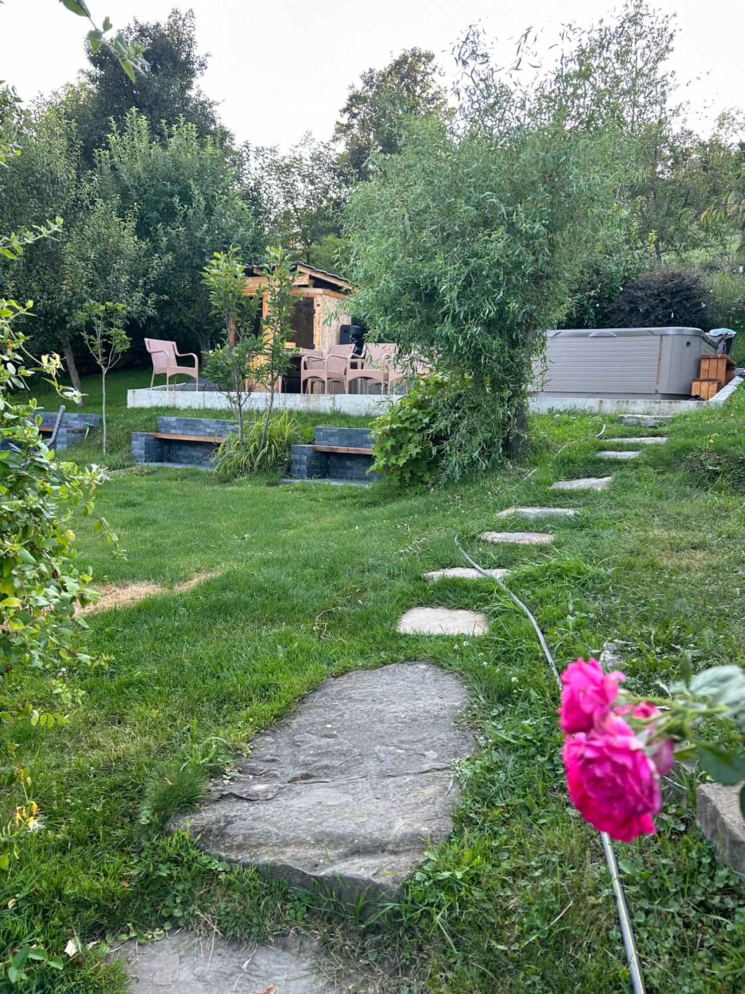 Отель Casa Cu Magnolii Пойениле-Изей Экстерьер фото
